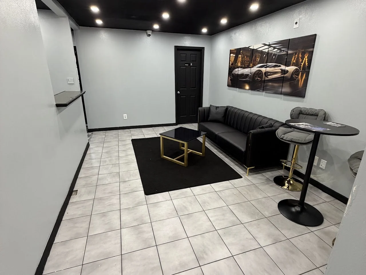 Customer lounge with seating inside AE Collision Center in Tampa